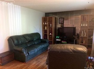 5517 Sugarloaf Dr, Grand Blanc, MI 48439