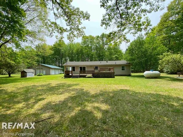 790 Moff Dr, Columbiaville, MI 48421