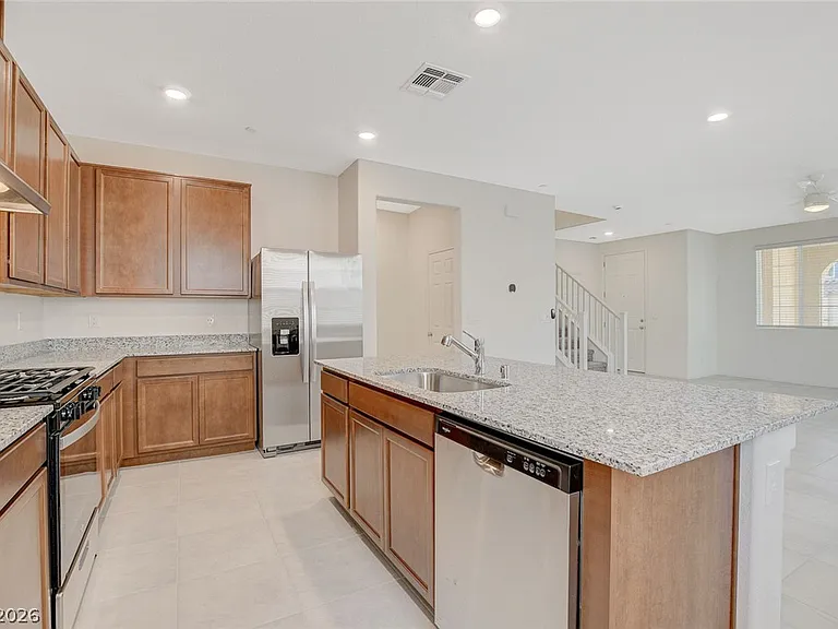 2615 Esposende St — Photo 18