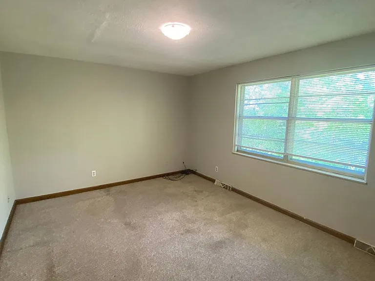 906 Flanders Ln NW — Photo 16