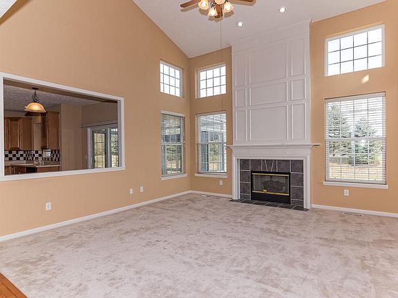 3rd image of 3697 Castle Rock Dr