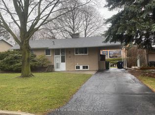 6 Thorn Ln, Toronto, ON M3B 2Z9