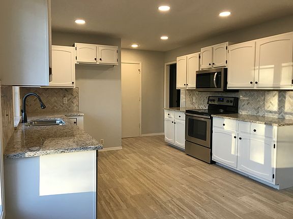 2nd image of 10 Morpet Ln