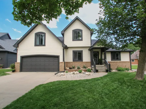 427 N Royal Troon Dr, Dakota Dunes, SD 57049