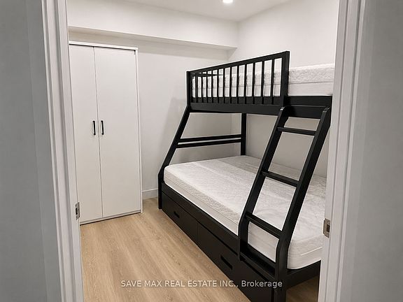 4th image of 86 Dundas St E #1410