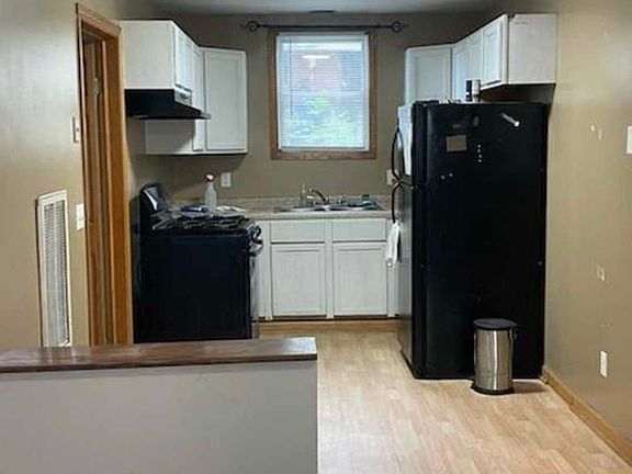 3rd image of 7600 W 135th Pl