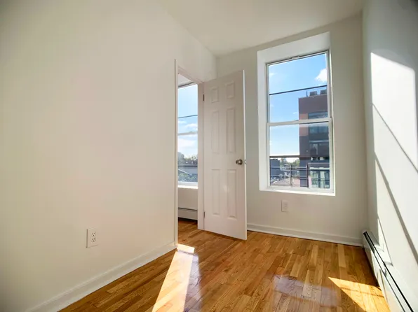 293 Tompkins Avenue image 23 of 28