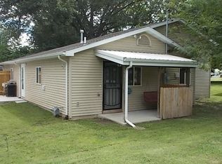 604 S Walnut St, Taylorville, IL 62568