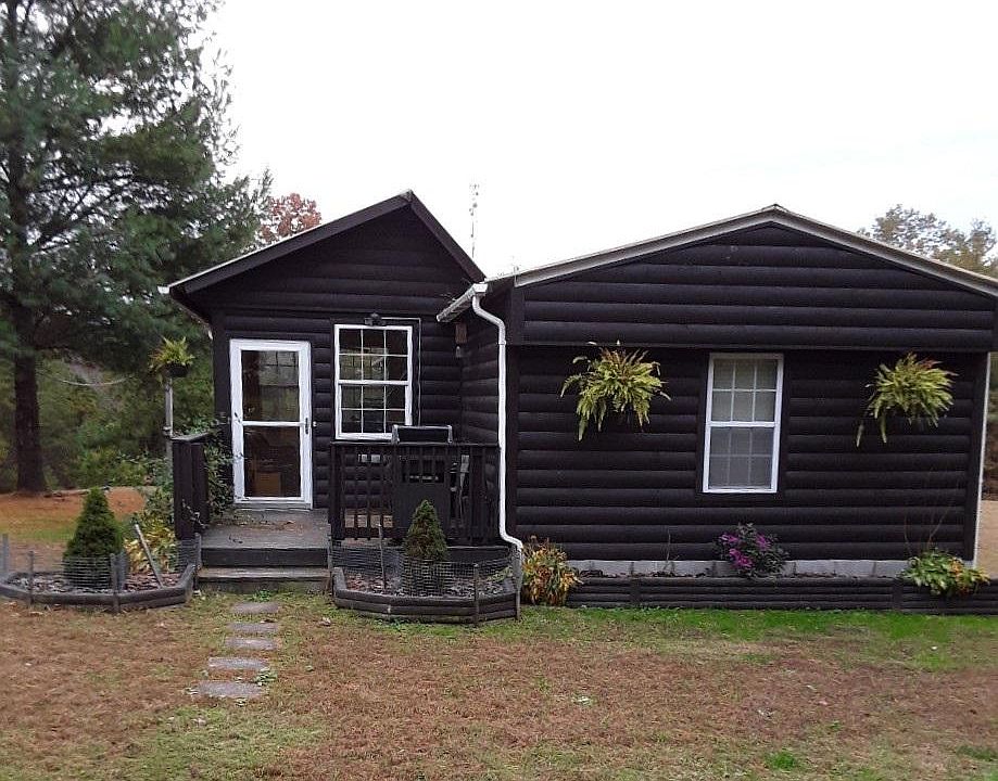 2nd image of 130 Lakeview Ln
