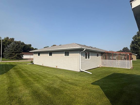 5th image of 411 Burwell Ave