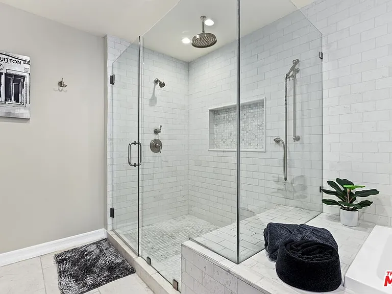 5940 Manola Way — Photo 17