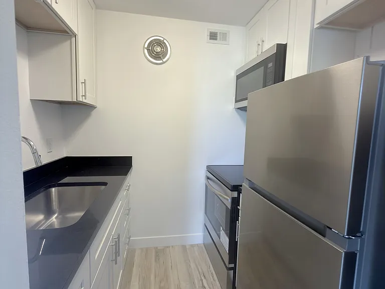 1625 E St #16 — Photo 3