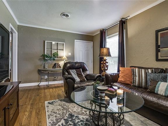 4th image of 8776 Rexford Dr