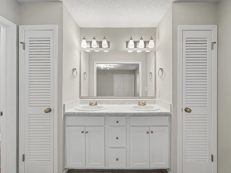 3227 Regents Park Ln #C — Photo 17