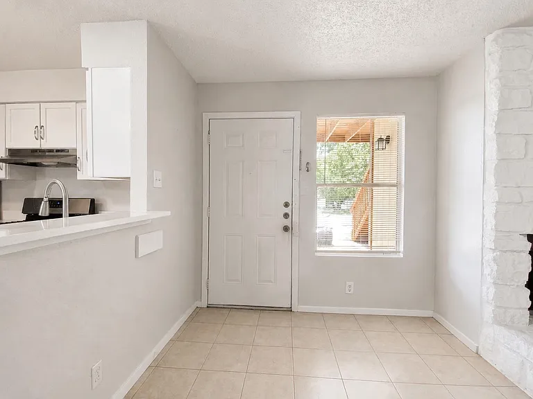 2300 Cedrick Cv #B — Photo 7