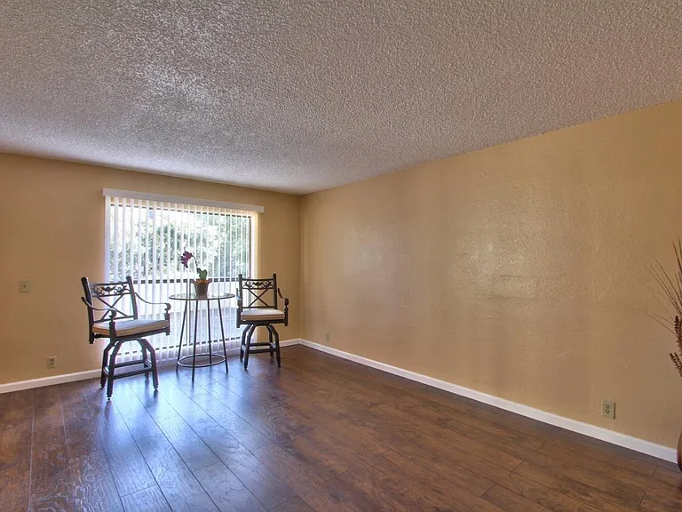 500 Glenwood Cir #413 — Photo 4