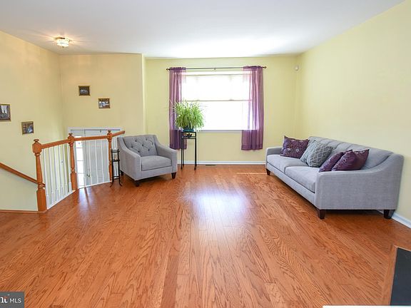5th image of 11 Linda Ln