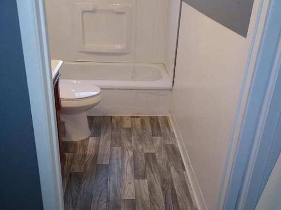 4th image of 41 Whitman Ln
