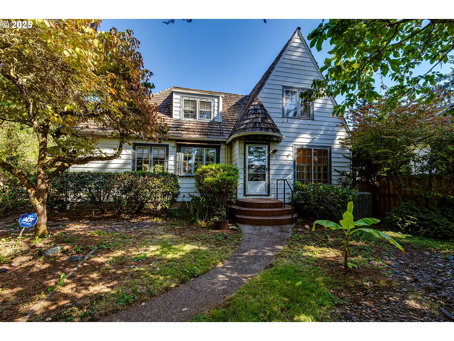 2175 Friendly St photo 1