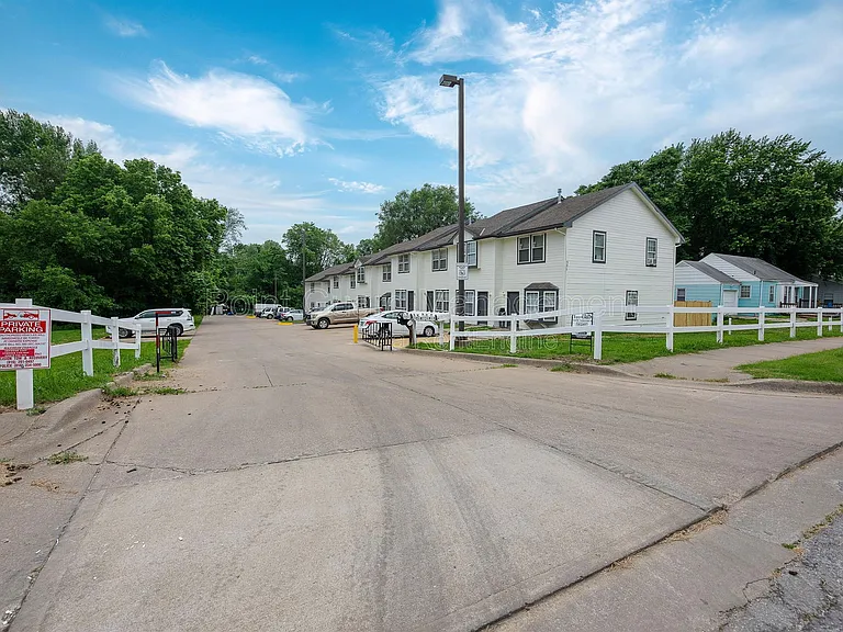 321 W South Ave — Photo 70