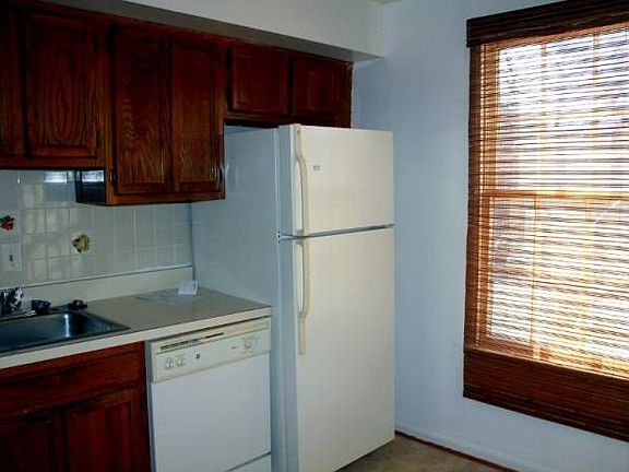 4th image of 784 Quince Orchard Blvd APT 102