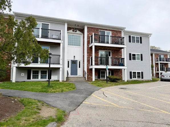 17 Chapel Hill Dr APT 8, Plymouth, MA 02360
