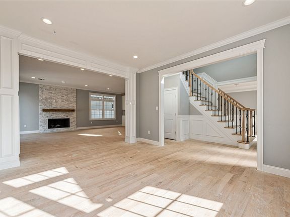 5th image of 1545 Fraser Ave