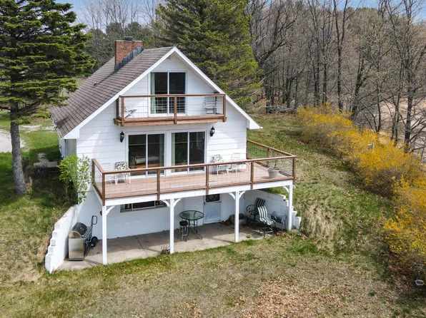 1759 Lakeshore Rd, Manistee, MI 49660