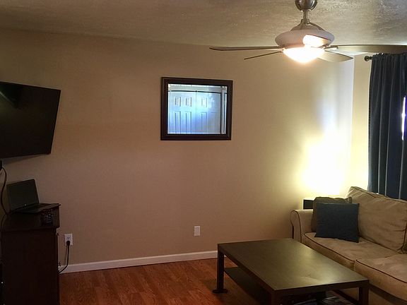 5th image of 1056 Kelly Dr