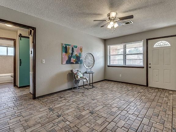 3rd image of 633 NW 1st St