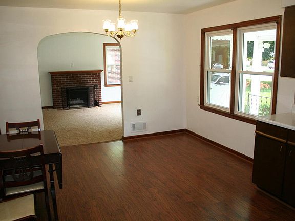 4th image of 369 Hoover Ave