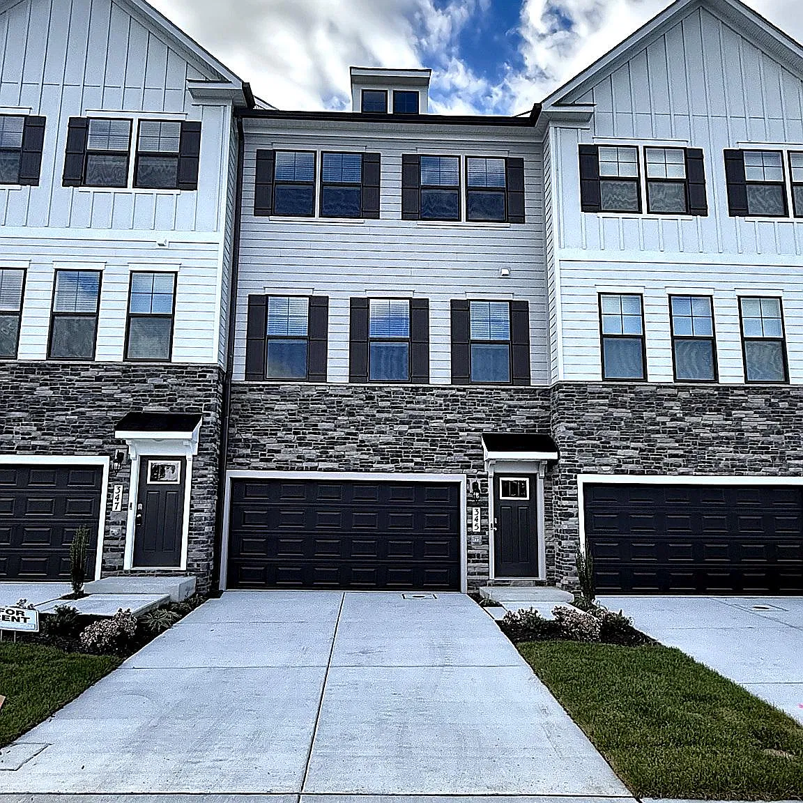 4 bed, 3.5 bath, 2280 sqft, $3,200 — Photo 2
