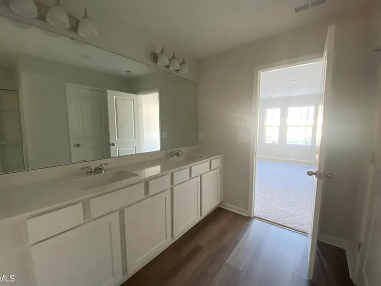 5002 Cambrey Dr — Photo 6