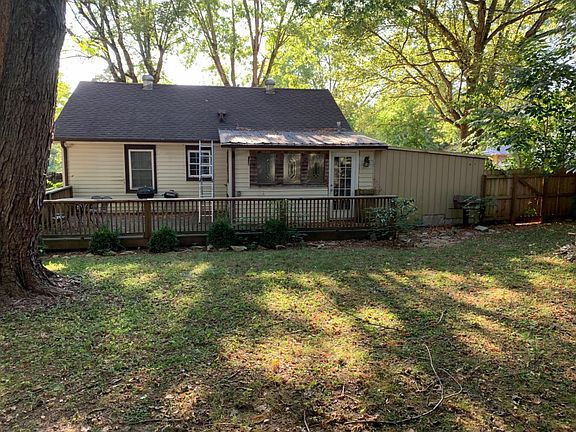 3rd image of 1312 N Sunrise Dr