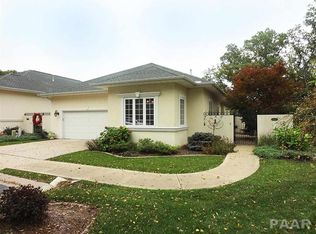 6300 N Fawn Ridge Ct, Peoria, IL 61615