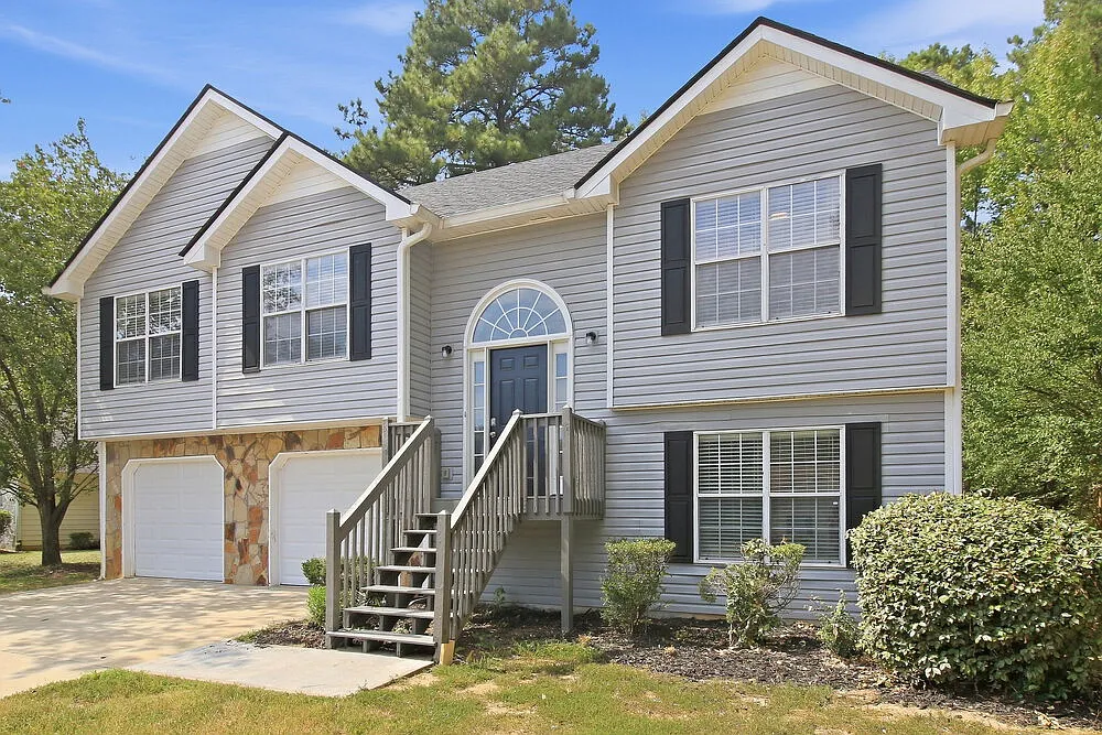 3 bed, 3.0 bath, 2675 sqft, $2,045 — Photo 4