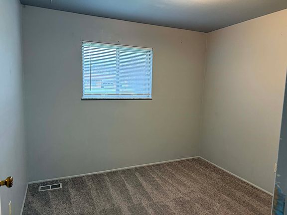 5th image of 126 Robinhood Dr