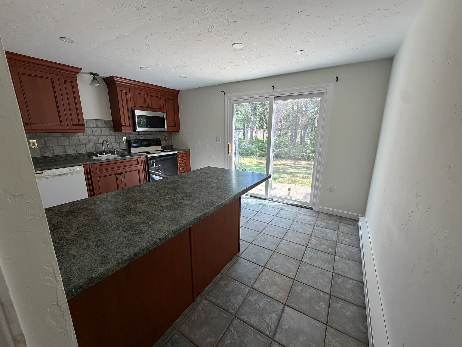2 bed, 1080 sqft, $2,500 — Photo 4