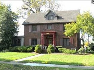 1044 Parkside Dr, Lakewood, OH