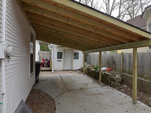CARPORT