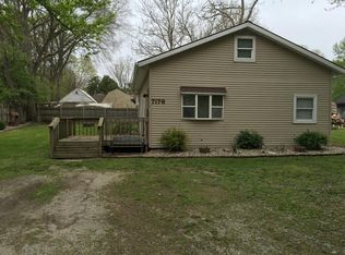 7176 N Melrose Dr, New Carlisle, IN 46552