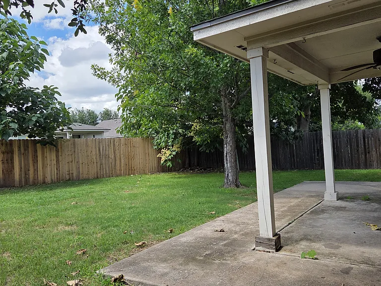 307 Golden Gate Dr — Photo 3
