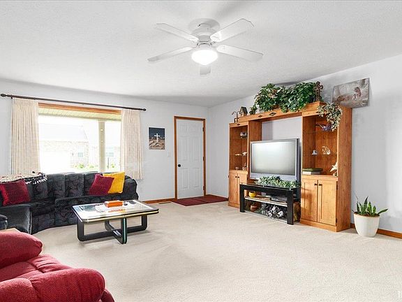 4th image of 309 Hawthorne Dr