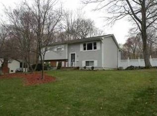 25 Amarillo Dr, Nanuet, NY 10954