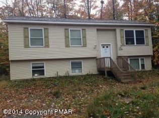 9284 Bluebird Ct, Tobyhanna, PA 18466