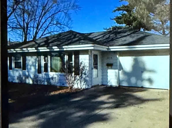 2415 Midway Dr, Rockford, IL 61103