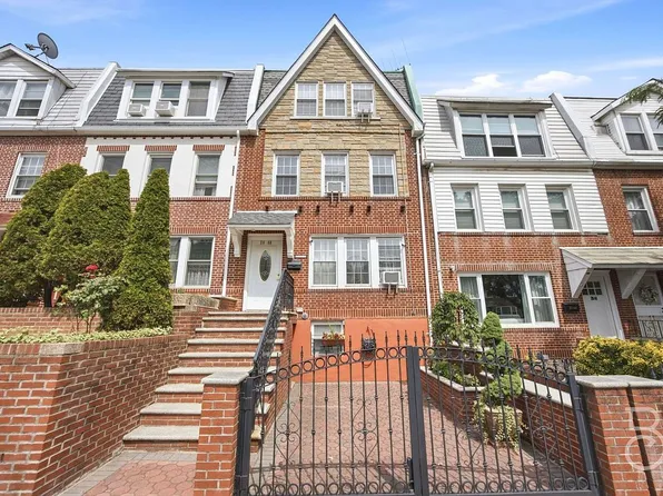 2046 33rd St, Astoria, NY 11105