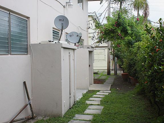 4th image of 2220 Calais Dr APT 1