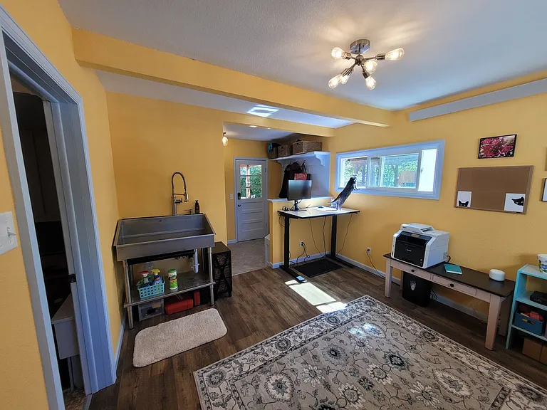 1517 Steele St — Photo 4