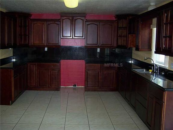4th image of 2941 E Waco Dr